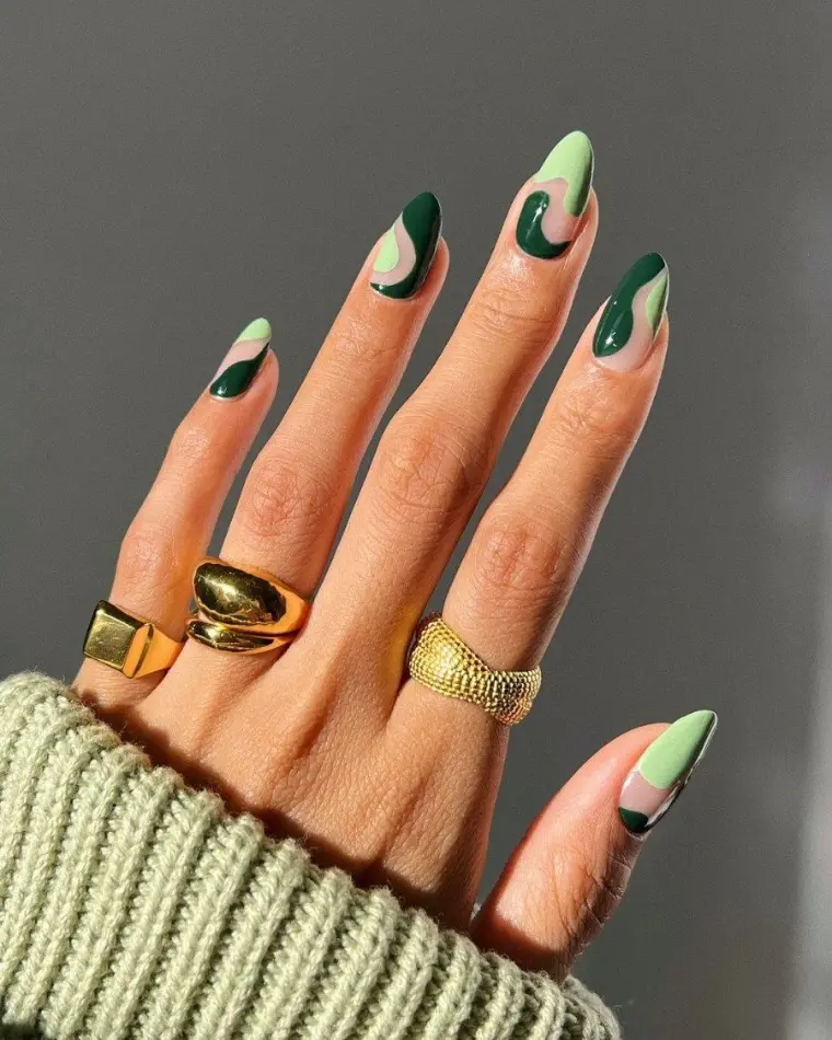 manicure lua francesa com verde oliva