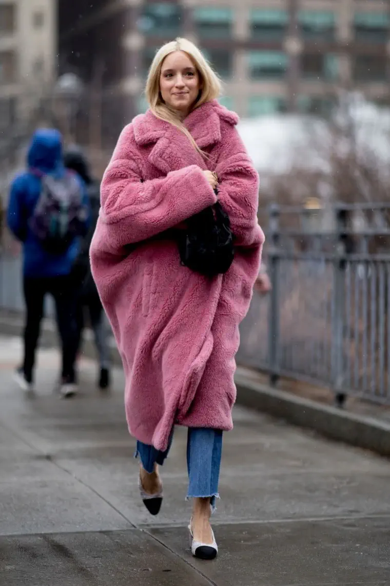 casaco de pelúcia rosa