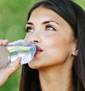 beber agua en exceso es innecesario