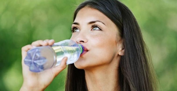 beber agua en exceso es innecesario