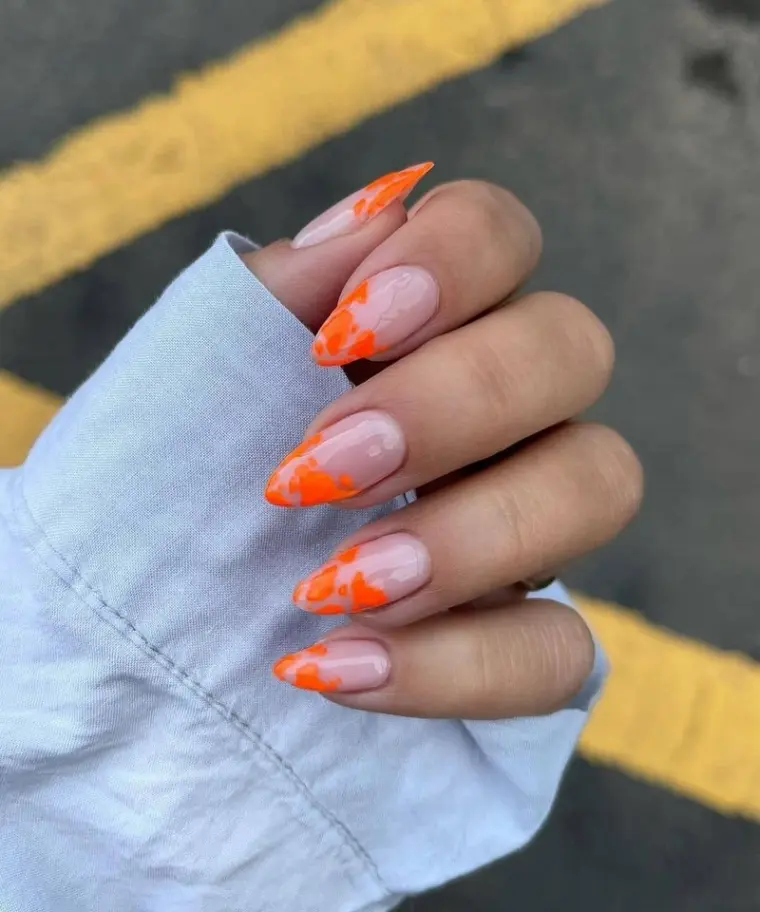 color naranja para la manicura primavera 2023