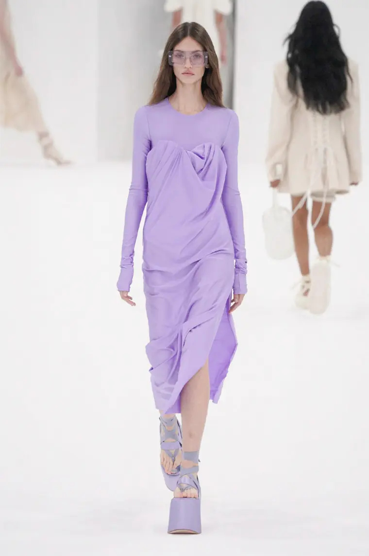 color purpura claro para 2022