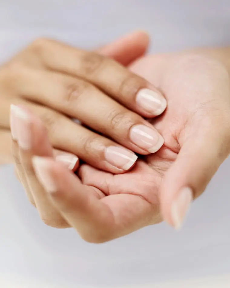 manicura de uñas naturales