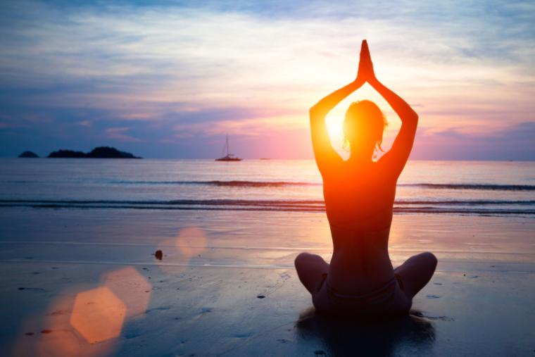 benefícios do yoga para o equilíbrio mental