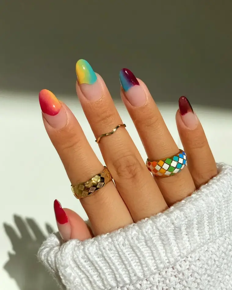 Manicura francesa moderna colores de uñas 2023