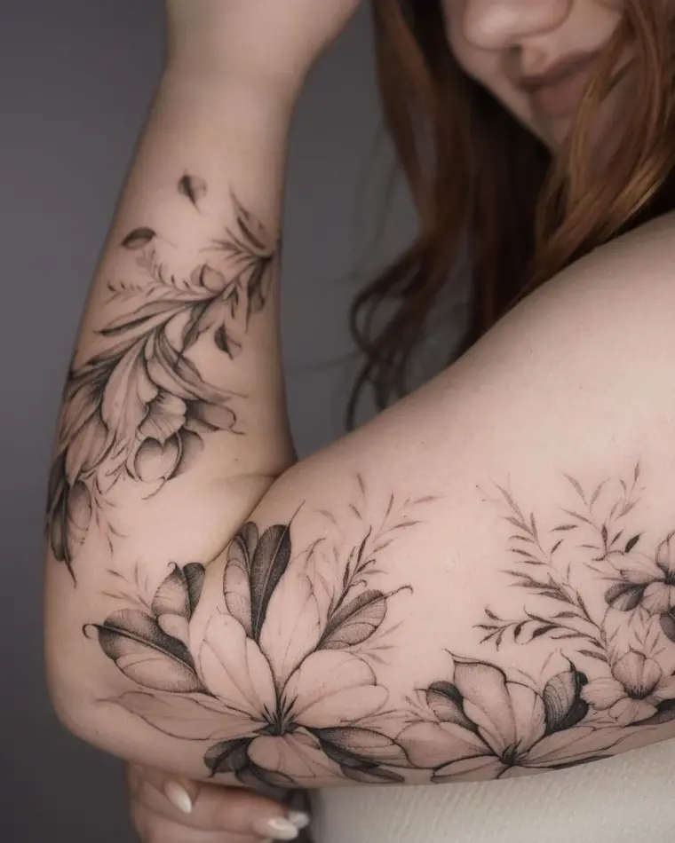 ideias de tatuagens florais femininas primavera 2023