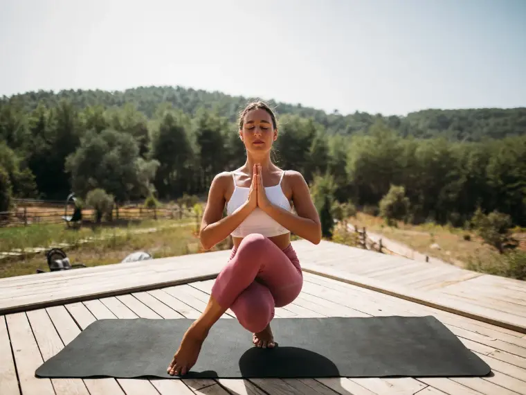 um dos benefícios do yoga é melhorar a respiração