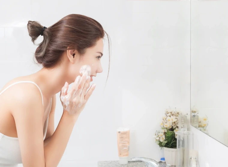 limpiar la piel antes del maquillaje
