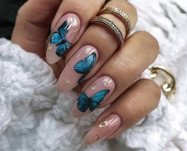 diseño de uñas decoradas con mariposas