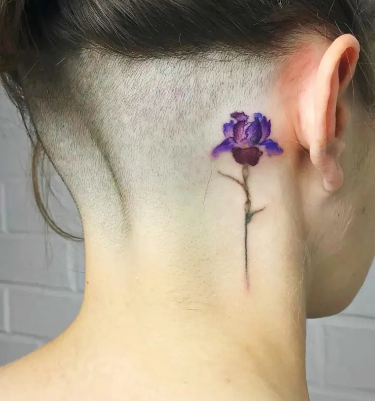 flores detras de la oreja