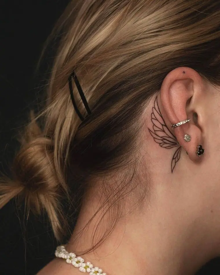 tatuaje en el cuello detras de la oreja