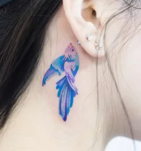 tatuajes detras de la oreja en acuarela