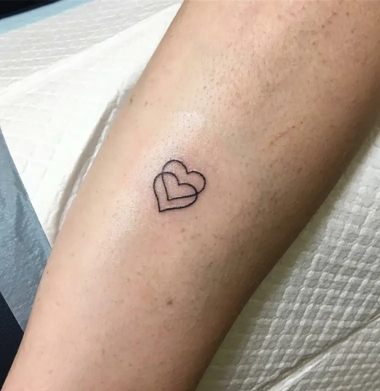corazones tatuados ideas tatuejes pequeños