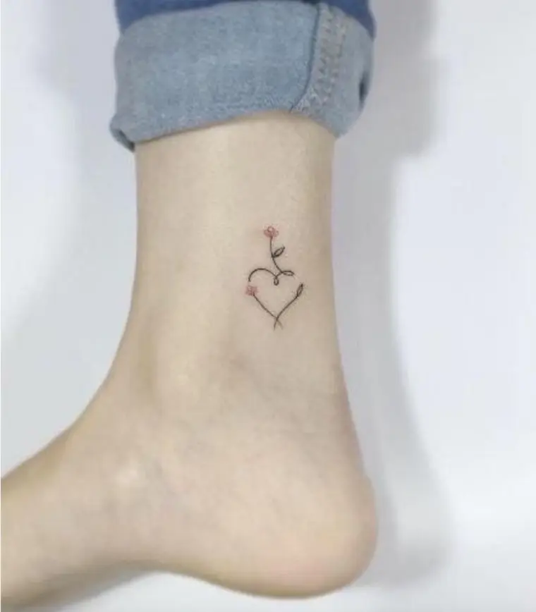 tatuaje pequeño flores ideas