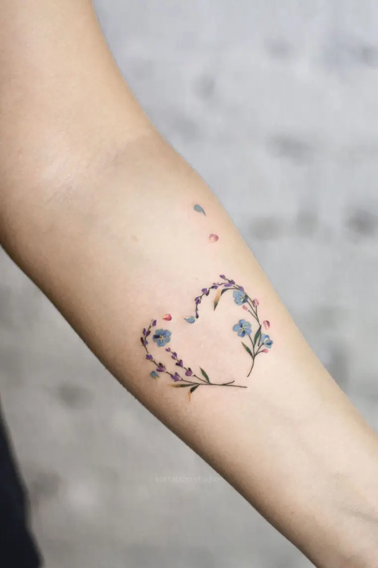 tatuajes corazon flores ideas