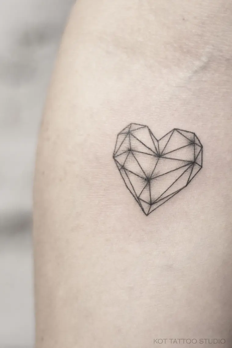 tatuajes de corazones pequeños 2023