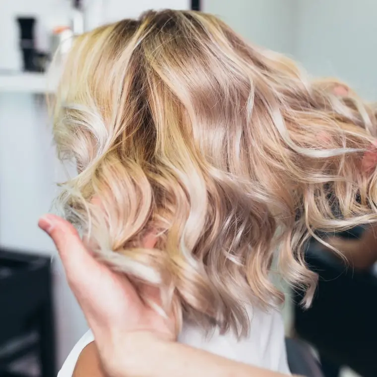 tendencias mechas cabello rubio