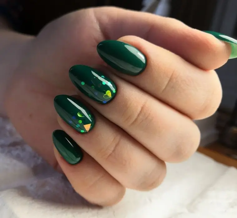 dark green nails for fall