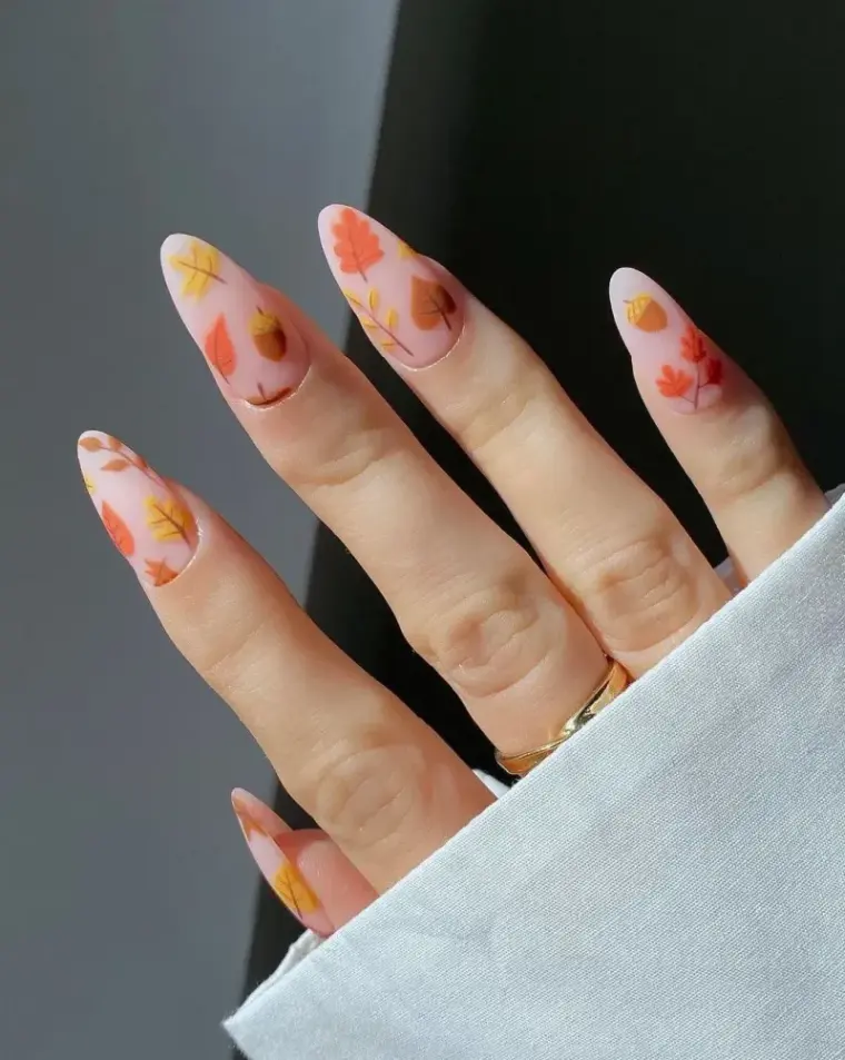 uñas noviembre diseño hojas